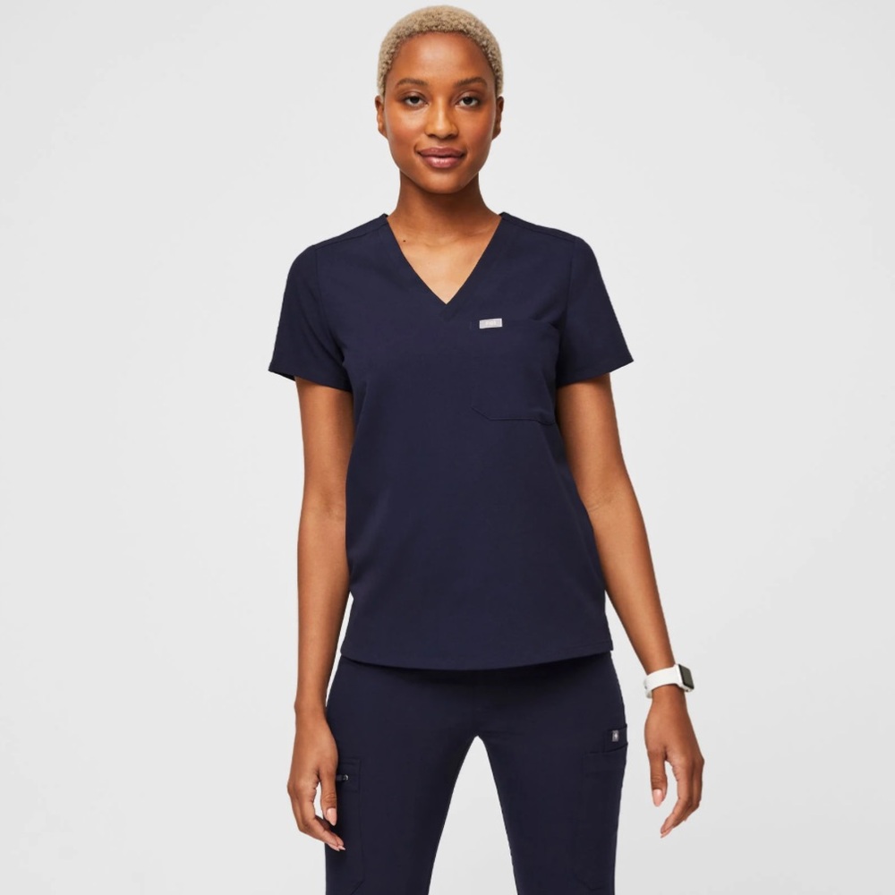 Figs 1 Pocket Scrub Top